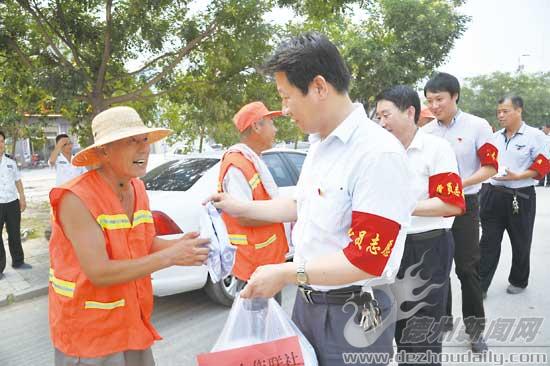 酷暑送清涼 關(guān)懷慰人心